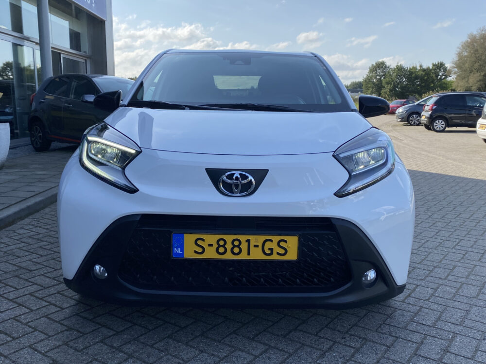 Toyota Aygo X 1.0 VVT-i MT first