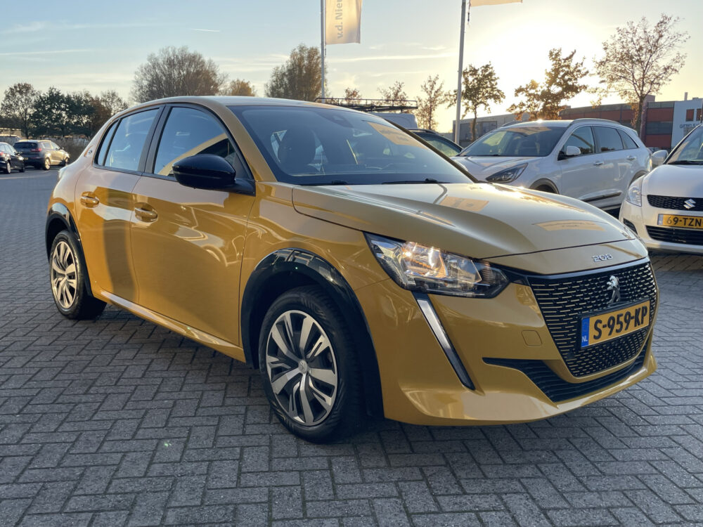Peugeot e-208