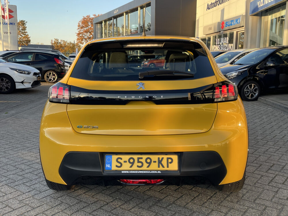 Peugeot e-208