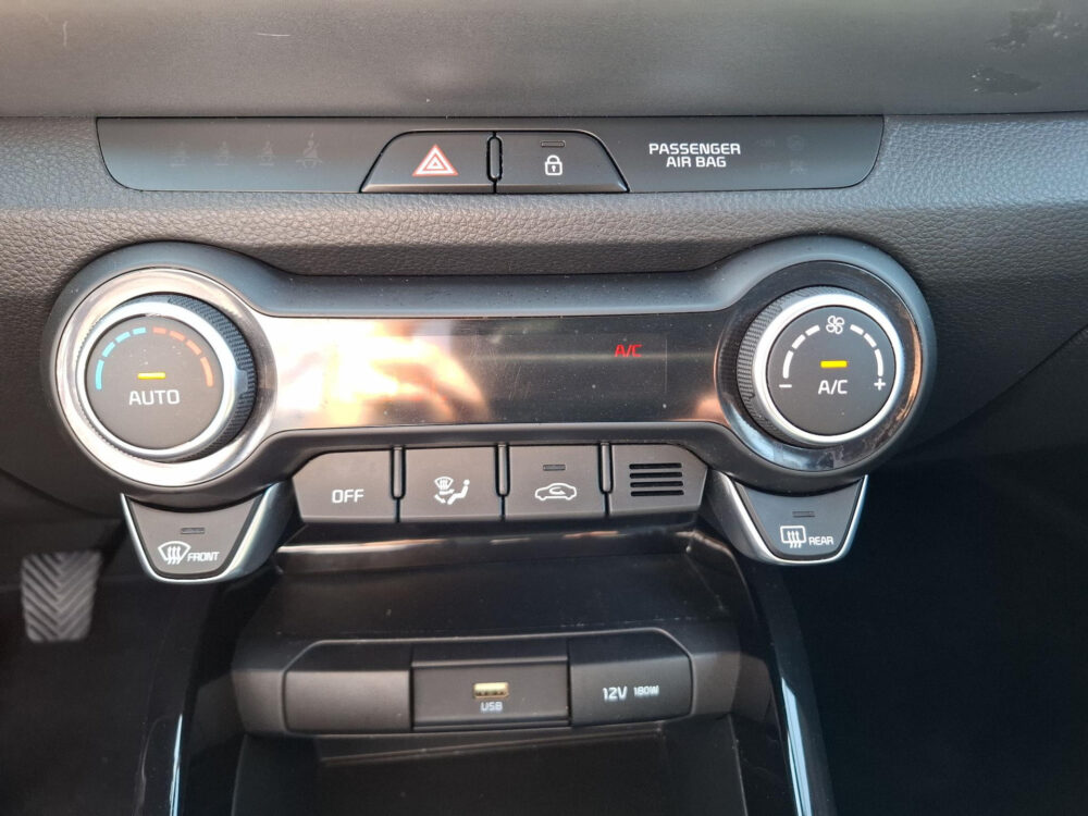 Kia Stonic 1.0 T-GDi MHEV DynamicLine Carplay | Achteruitrij Camera | Navigatie | Parkeersensoren | Lichtmetalen velgen | Cruise Control