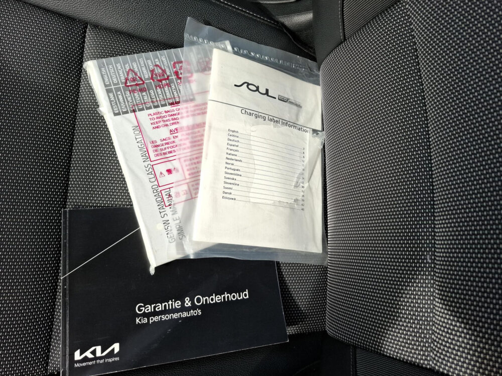 Kia e-Soul DynamicPlusLine 39.2 kWh LED verlichting | 17 inch lichtmetalen velgen | digitaal dashboard