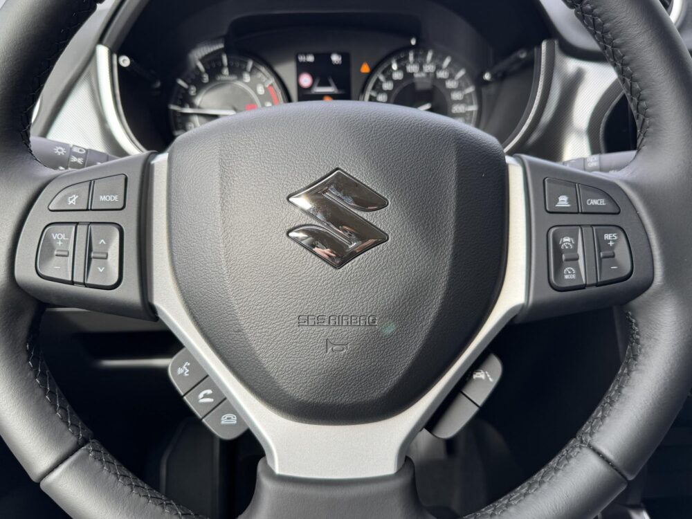 Suzuki Vitara 1.4 Boosterjet Style Hybrid Automaat Direct uit voorraad leverbaar.