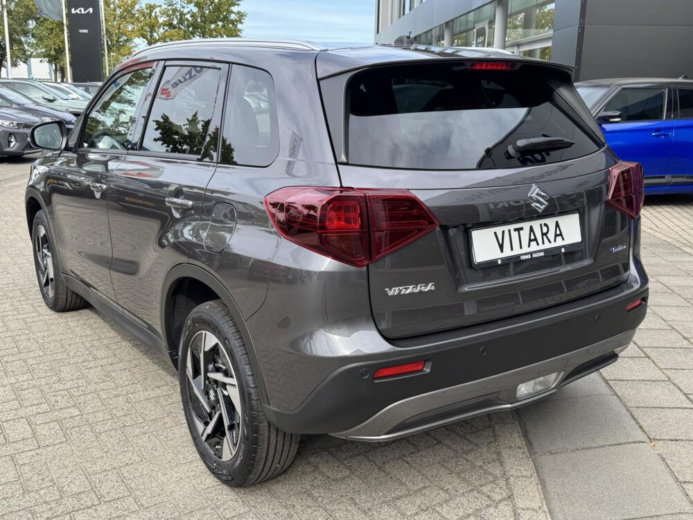 Suzuki Vitara 1.4 Boosterjet Style Hybrid Automaat Direct uit voorraad leverbaar.