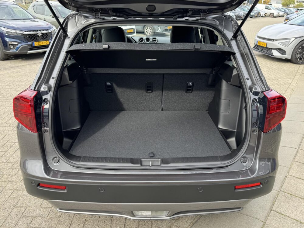 Suzuki Vitara 1.4 Boosterjet Style Hybrid Automaat Direct uit voorraad leverbaar.