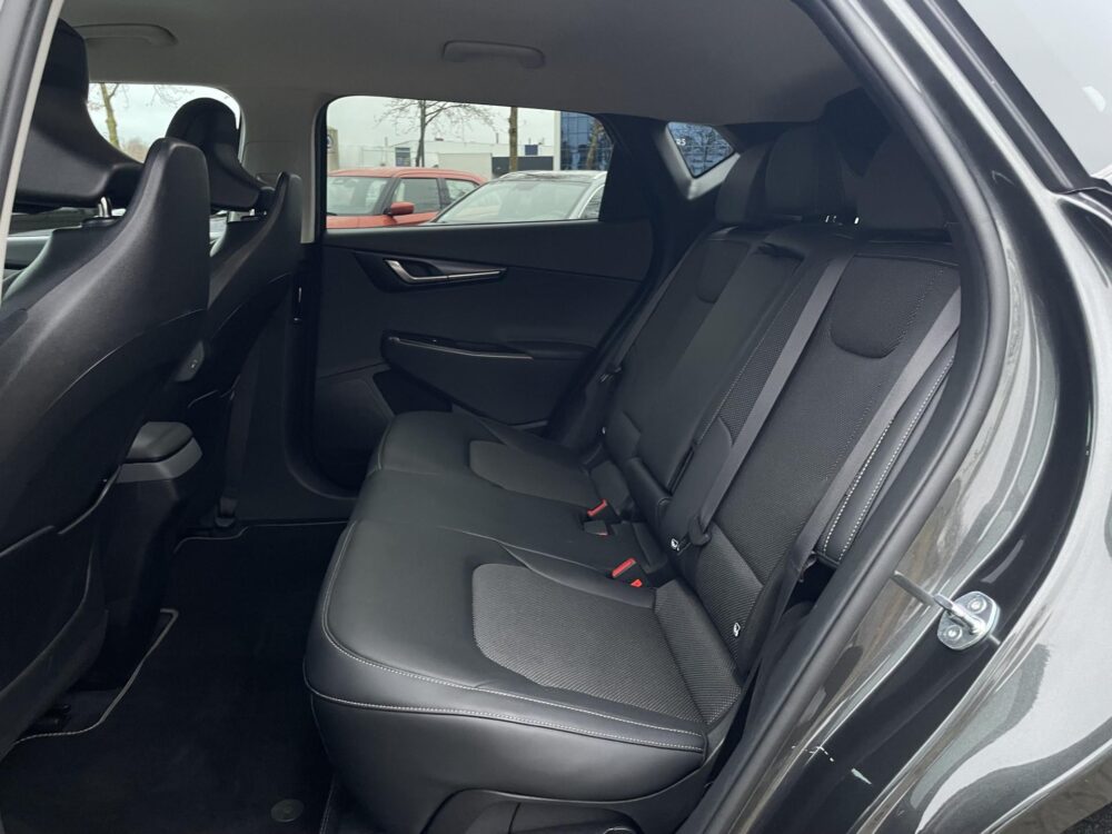 Kia EV6 Light Edition 63 kWh | Achteruitrijcamera | Stoel Stuur verwarming | Adaptive cruise |