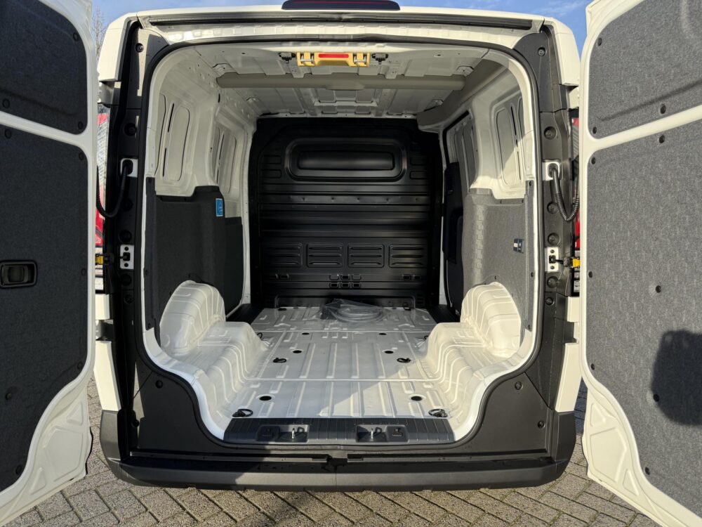 Kia PV5 L2H1 Plus 71.2 kWh Tijdelijk met gratis accu upgrade!