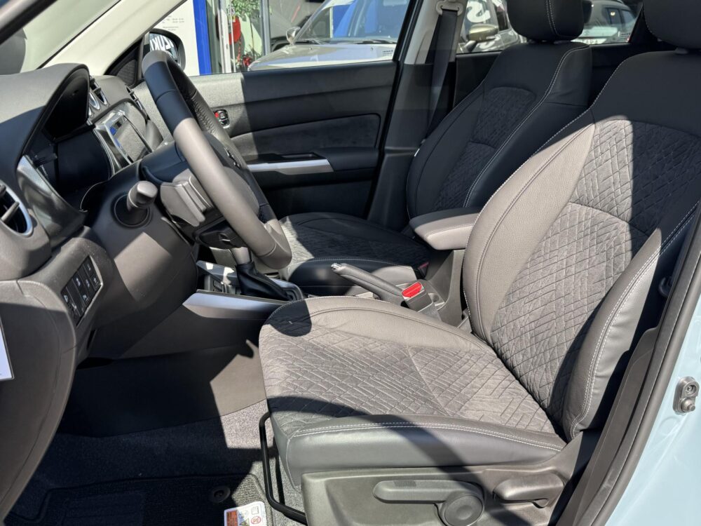 Suzuki Vitara 1.4 Boosterjet Style Hybrid Automaat Betreft een Demo. Direct leverbaar