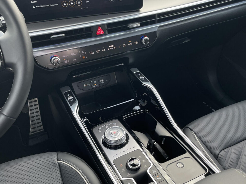 Kia Sorento 1.6 T-GDi Plug-in Hybrid 4WD ExecutiveLine 6p. | 360* Camera | Panorama schuif kantel dak | Stoel verwarming en ventilatie |