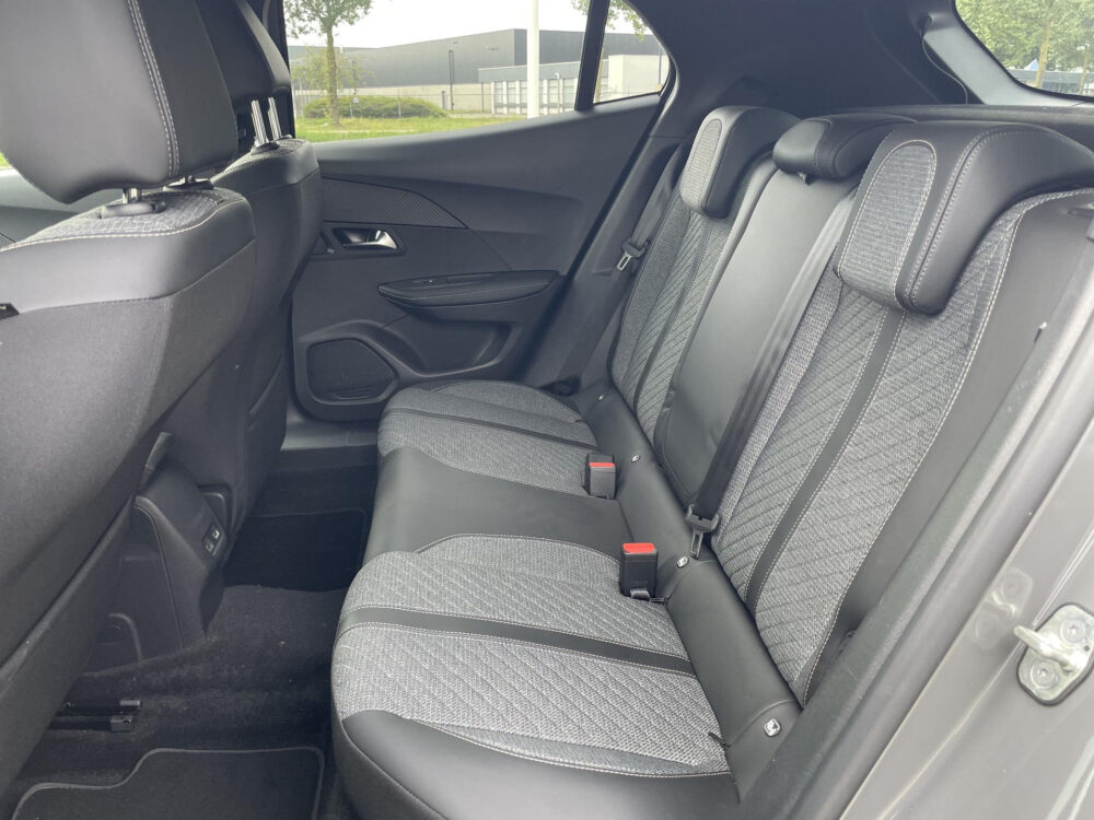 51555515-peugeot-2008-1-2-puretech-100-allure-airco-digitaal-dashboard-navigatie-cruise-control-2024