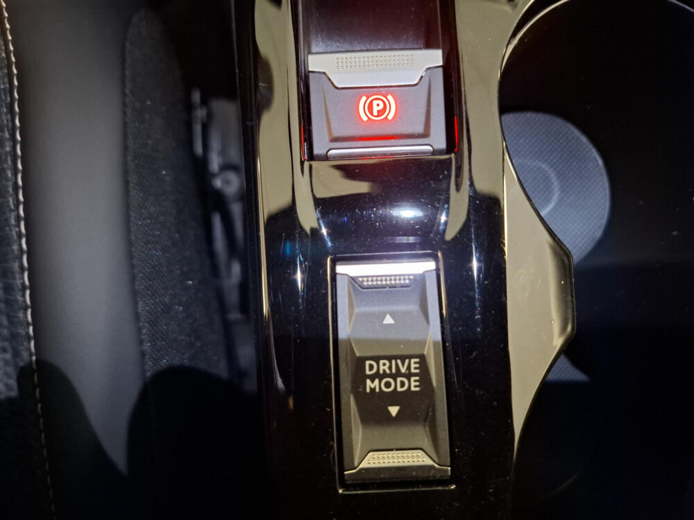 Peugeot 2008 1.2 PureTech 100 Allure Airco | digitaal dashboard | Navigatie | Cruise Control