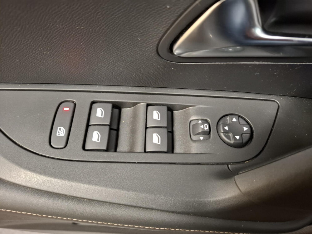 Peugeot 2008 1.2 PureTech 100 Allure Airco | digitaal dashboard | Navigatie | Cruise Control