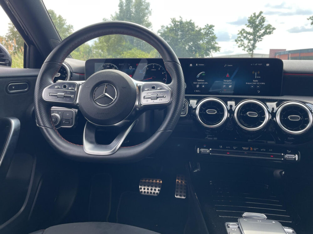 Mercedes-Benz A-Klasse 200 AMG Line | BTW ! ! | MBUX | Cruise | Climate |