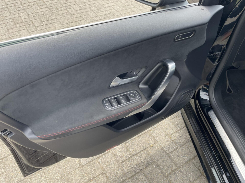 Mercedes-Benz A-Klasse 200 AMG Line | BTW ! ! | MBUX | Cruise | Climate |