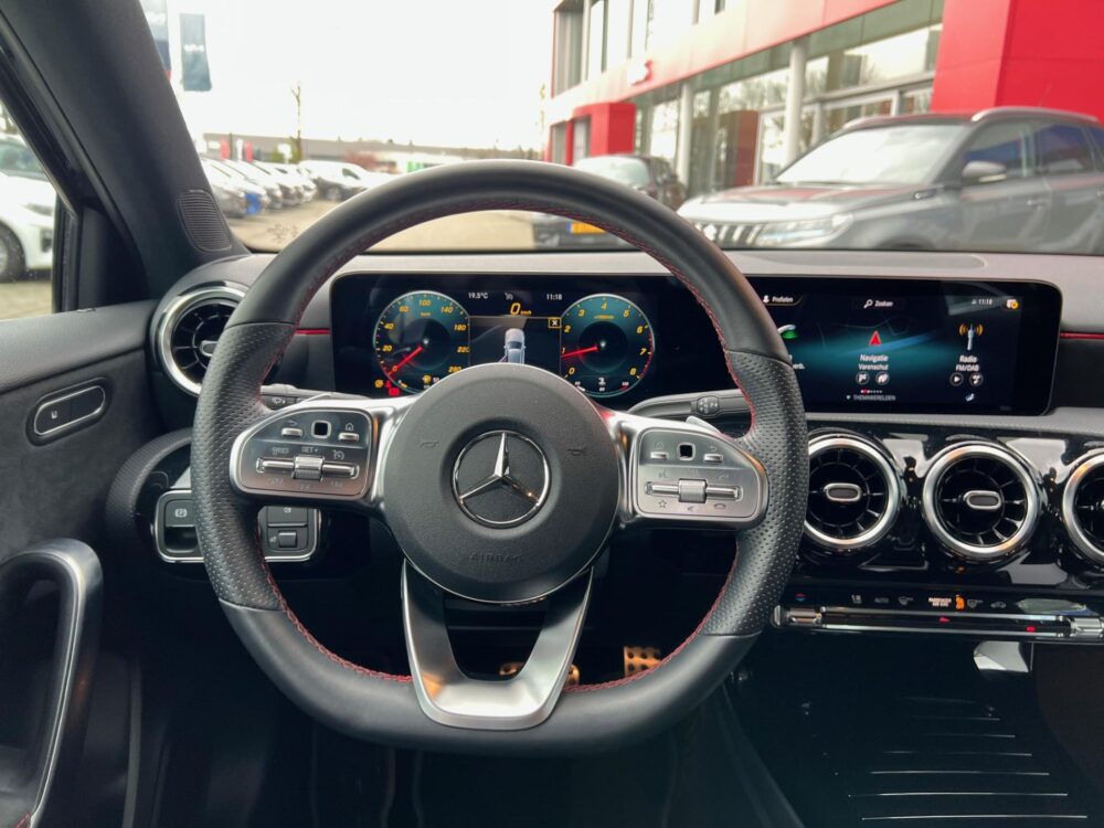 Mercedes-Benz A-Klasse 200 AMG Line | MBUX | Cruise | Climate |