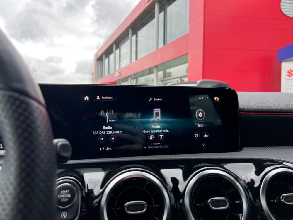 Mercedes-Benz A-Klasse 200 AMG Line | MBUX | Cruise | Climate |