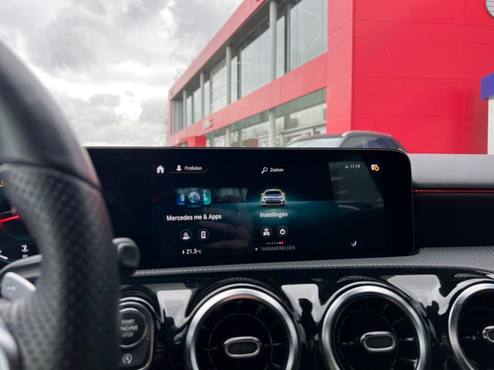 Mercedes-Benz A-Klasse 200 AMG Line | MBUX | Cruise | Climate |