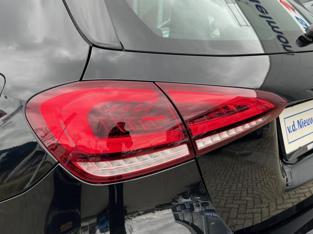 Mercedes-Benz A-Klasse 200 AMG Line | MBUX | Cruise | Climate |