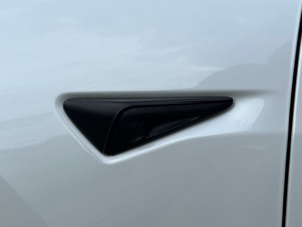 Tesla Model 3 Standard RWD Plus | | Camera | Keyless |