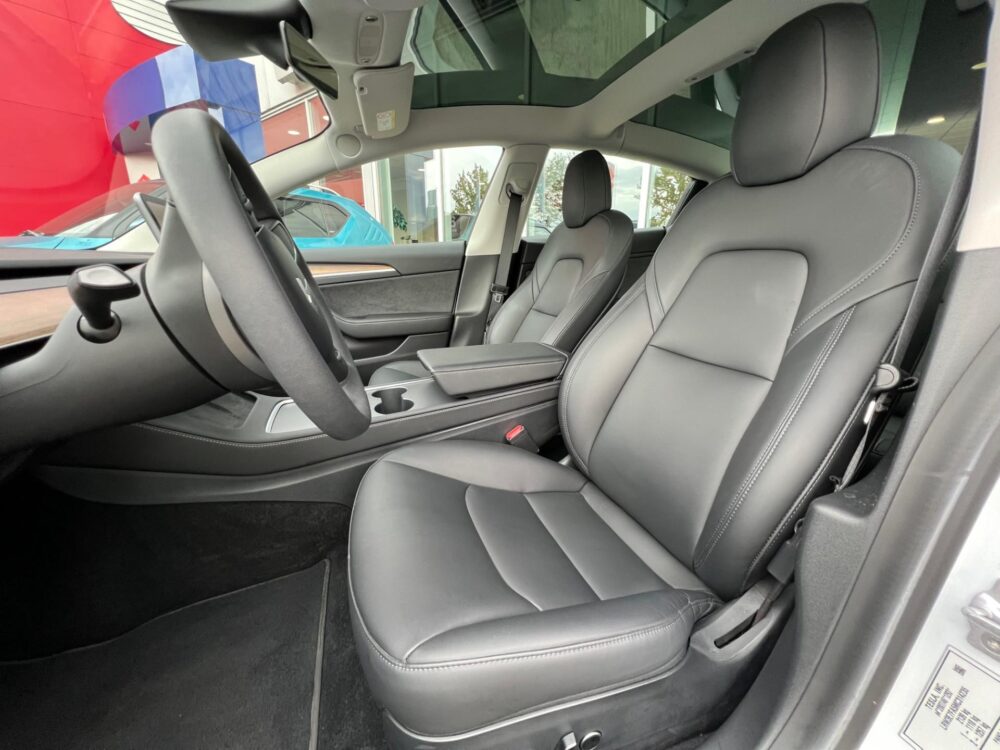 Tesla Model 3 Standard RWD Plus | | Camera | Keyless |