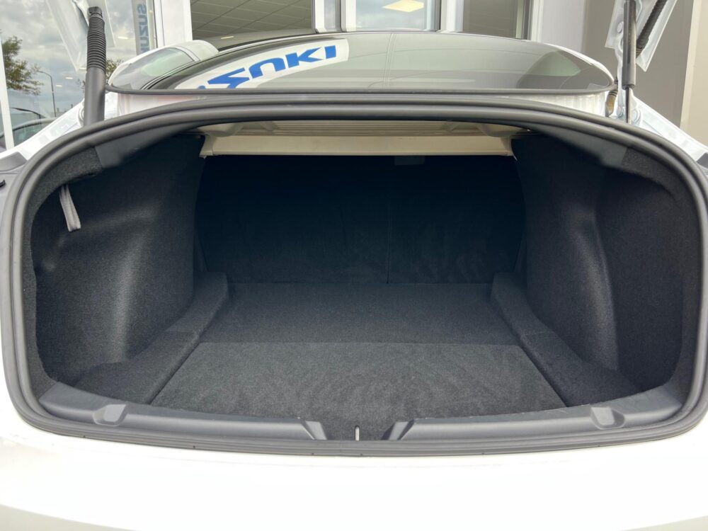 Tesla Model 3 Standard RWD Plus | | Camera | Keyless |