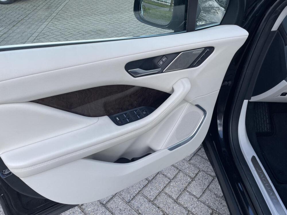 51576294-jaguar-i-pace-ev400-hse-tijdelijk-gratis-laadpaal-soh-939-afneembare-trekhaak-2018
