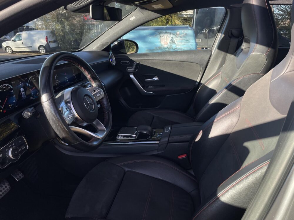 Mercedes-Benz A-Klasse 200 Business Solution AMG | Panoramadak | MBUX |