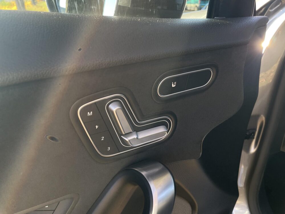 Mercedes-Benz A-Klasse 200 Business Solution AMG | Panoramadak | MBUX |