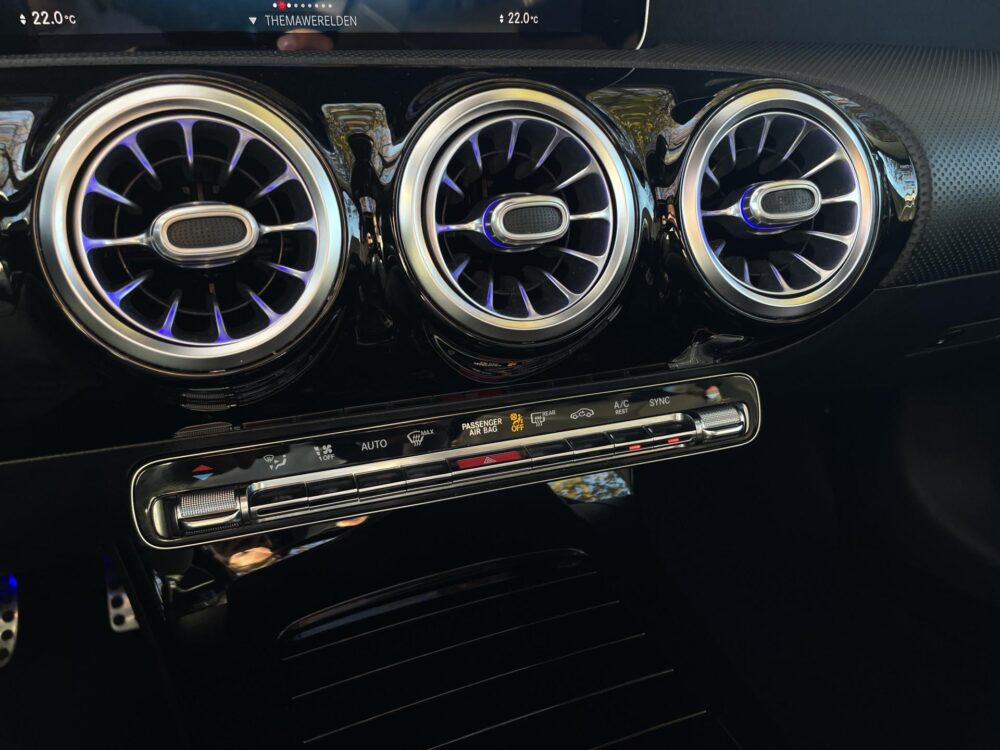 Mercedes-Benz A-Klasse 200 Business Solution AMG | Panoramadak | MBUX |