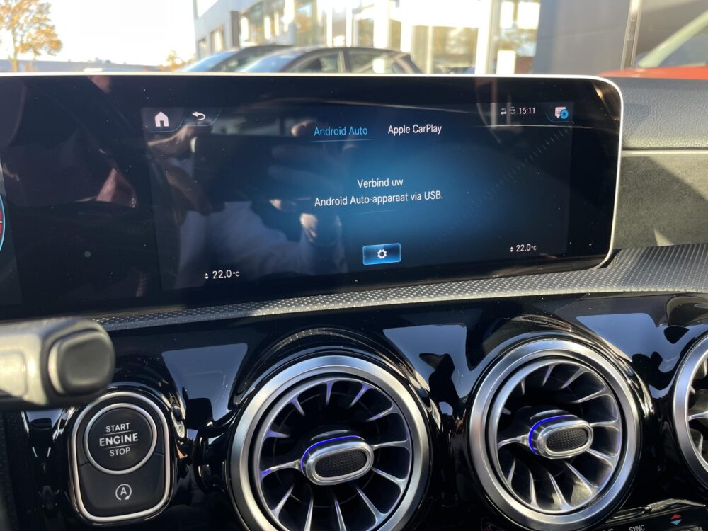 Mercedes-Benz A-Klasse 200 Business Solution AMG | Panoramadak | MBUX |