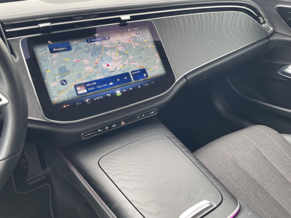 Mercedes-Benz E-Klasse Estate 300 e Luxury Line | BTW ! ! | Sfeerverlichting | Stoelverwarming | Apple carplay | Achteruitrijcamera |