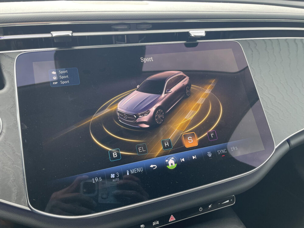 Mercedes-Benz E-Klasse Estate 300 e Luxury Line | BTW ! ! | Sfeerverlichting | Stoelverwarming | Apple carplay | Achteruitrijcamera |