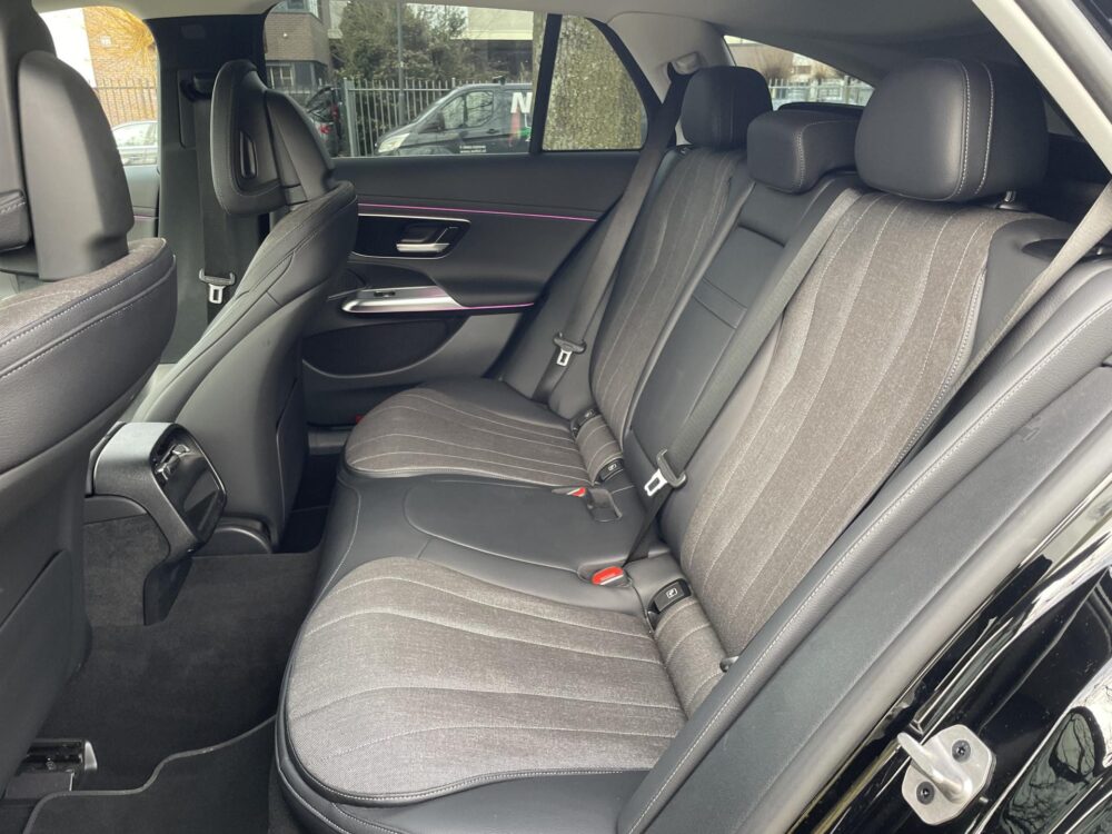 Mercedes-Benz E-Klasse Estate 300 e Luxury Line | Sfeerverlichting | Stoelverwarming | Apple carplay | Achteruitrijcamera |