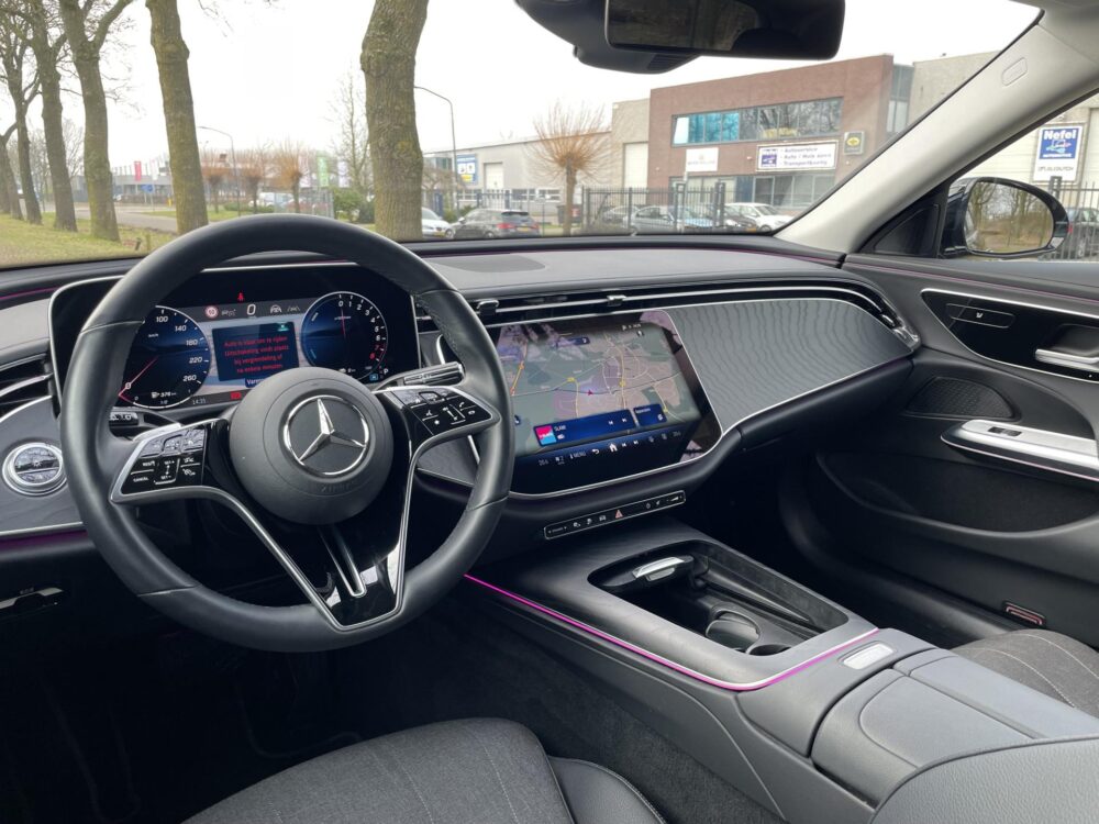 Mercedes-Benz E-Klasse Estate 300 e Luxury Line | Sfeerverlichting | Stoelverwarming | Apple carplay | Achteruitrijcamera |