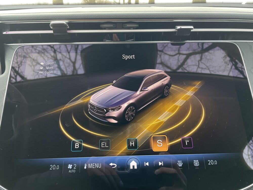 Mercedes-Benz E-Klasse Estate 300 e Luxury Line | Sfeerverlichting | Stoelverwarming | Apple carplay | Achteruitrijcamera |