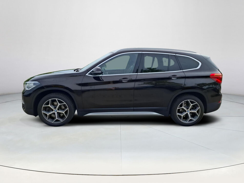 BMW X1 sDrive20i High Executive | BTW !! | Elektrische stoel | Camera | LED verlichting | trekhaak | panoramadak