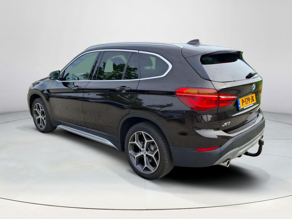 BMW X1 sDrive20i High Executive | BTW !! | Elektrische stoel | Camera | LED verlichting | trekhaak | panoramadak