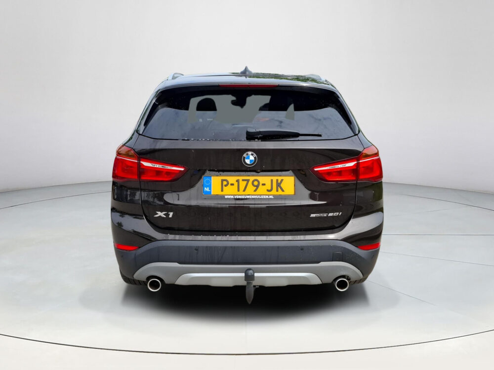 BMW X1 sDrive20i High Executive | BTW !! | Elektrische stoel | Camera | LED verlichting | trekhaak | panoramadak