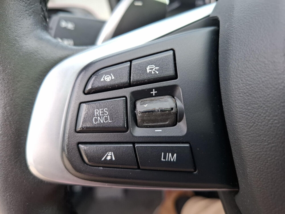 BMW X1 sDrive20i High Executive | BTW !! | Elektrische stoel | Camera | LED verlichting | trekhaak | panoramadak