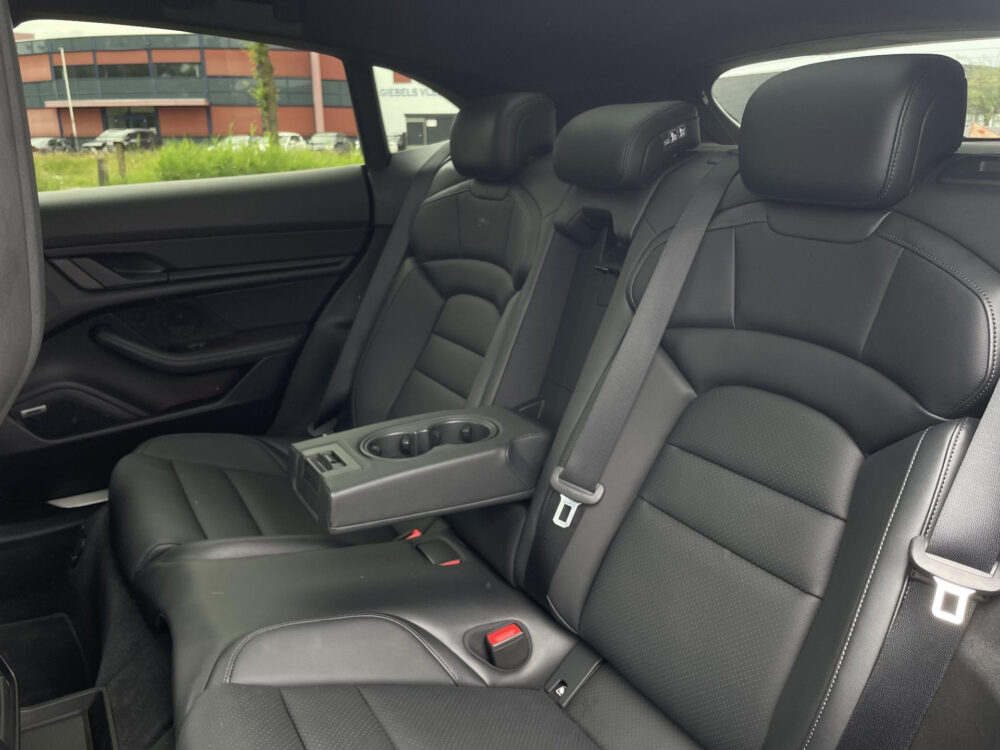 Porsche Taycan Cross Turismo 4S 93 kWh | BTW ! ! | Sport chrono | Pano | Elek memory stoelen |