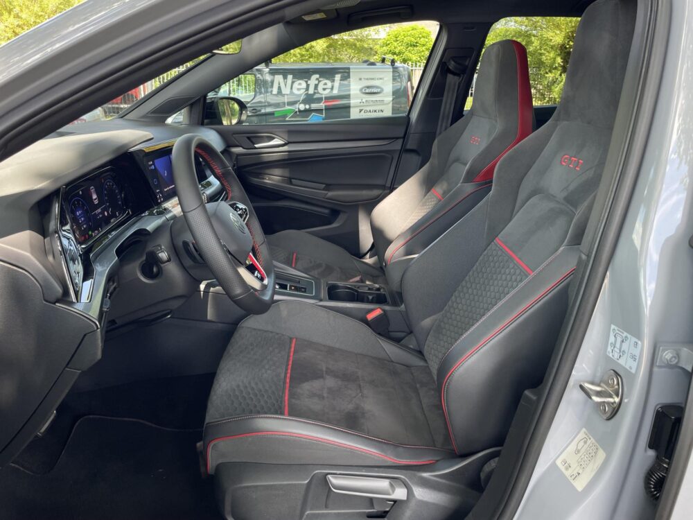 Volkswagen Golf 2.0 TSI GTI ClubSport 45 Jahre | 301 pk | Achteruitrijcamera | Stoel/stuur verwarming | Cruise adaptief |