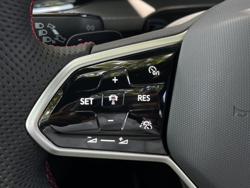 Volkswagen Golf 2.0 TSI GTI ClubSport 45 Jahre | 301 pk | Achteruitrijcamera | Stoel/stuur verwarming | Cruise adaptief |