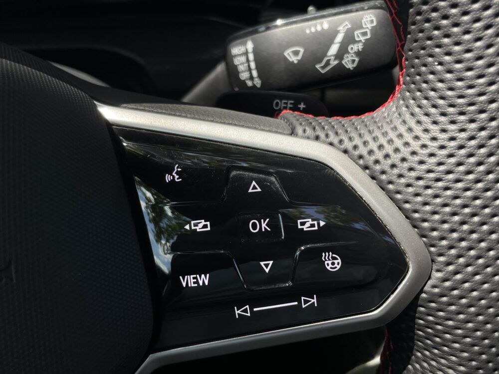 Volkswagen Golf 2.0 TSI GTI ClubSport 45 Jahre | 301 pk | Achteruitrijcamera | Stoel/stuur verwarming | Cruise adaptief |