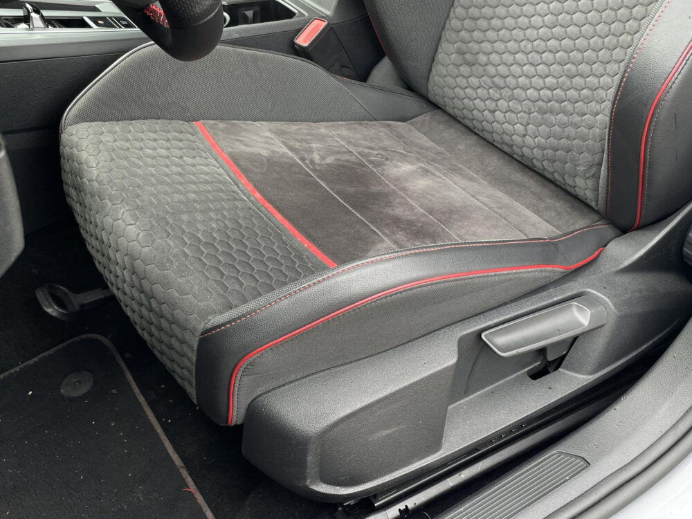 Volkswagen Golf 2.0 TSI GTI ClubSport 45 Jahre | BTW ! ! | 301 pk | Achteruitrijcamera | Stoel/stuur verwarming | Cruise adaptief |