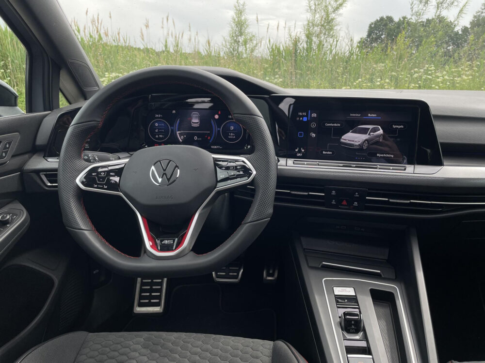 Volkswagen Golf 2.0 TSI GTI ClubSport 45 Jahre | BTW ! ! | 301 pk | Achteruitrijcamera | Stoel/stuur verwarming | Cruise adaptief |