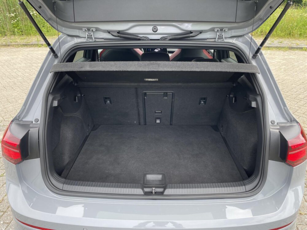 Volkswagen Golf 2.0 TSI GTI ClubSport 45 Jahre | BTW ! ! | 301 pk | Achteruitrijcamera | Stoel/stuur verwarming | Cruise adaptief |