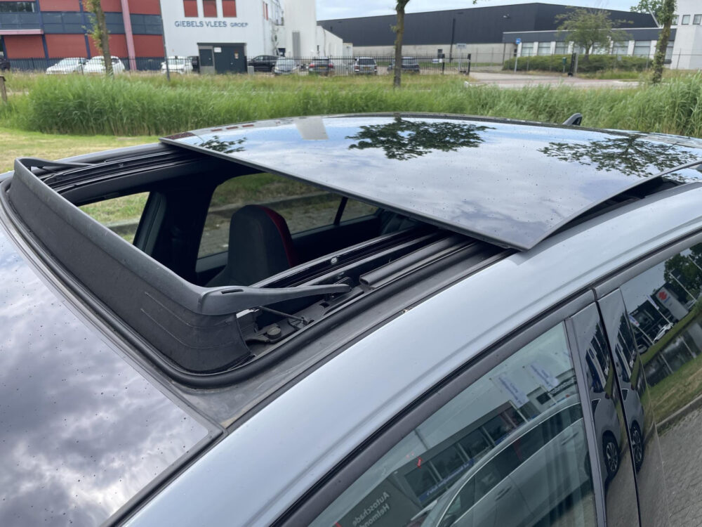 Volkswagen Golf 2.0 TSI GTI ClubSport 45 Jahre | BTW ! ! | 301 pk | Achteruitrijcamera | Stoel/stuur verwarming | Cruise adaptief |