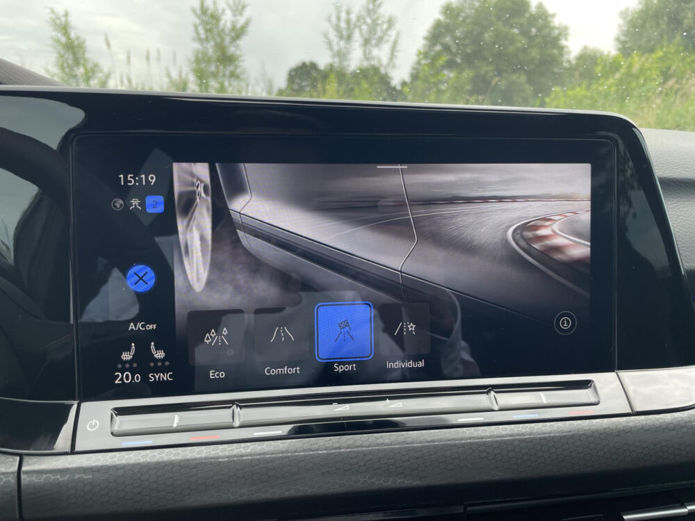 Volkswagen Golf 2.0 TSI GTI ClubSport 45 Jahre | BTW ! ! | 301 pk | Achteruitrijcamera | Stoel/stuur verwarming | Cruise adaptief |