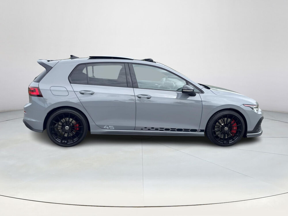 Volkswagen Golf 2.0 TSI GTI ClubSport 45 Jahre | BTW ! ! | 301 pk | Achteruitrijcamera | Stoel/stuur verwarming | Cruise adaptief |