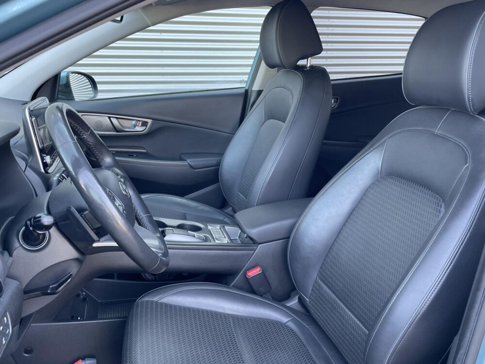 Hyundai Kona EV Premium 64 kWh | Achteruitrijcamera | Stoelverwarming |