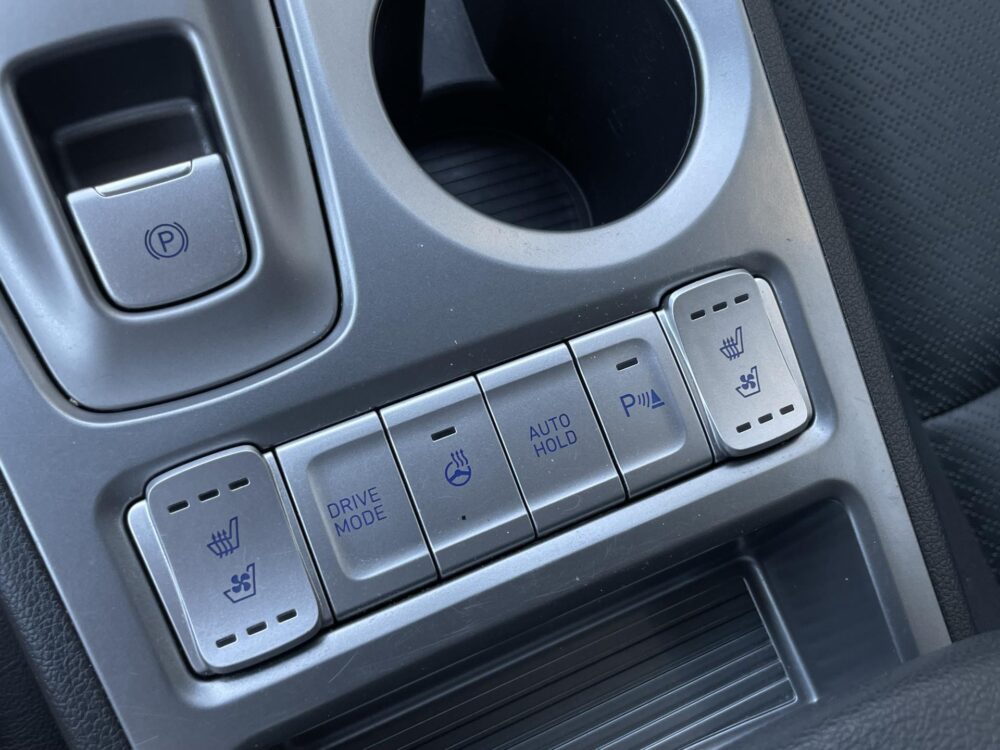 Hyundai Kona EV Premium 64 kWh | Achteruitrijcamera | Stoelverwarming |